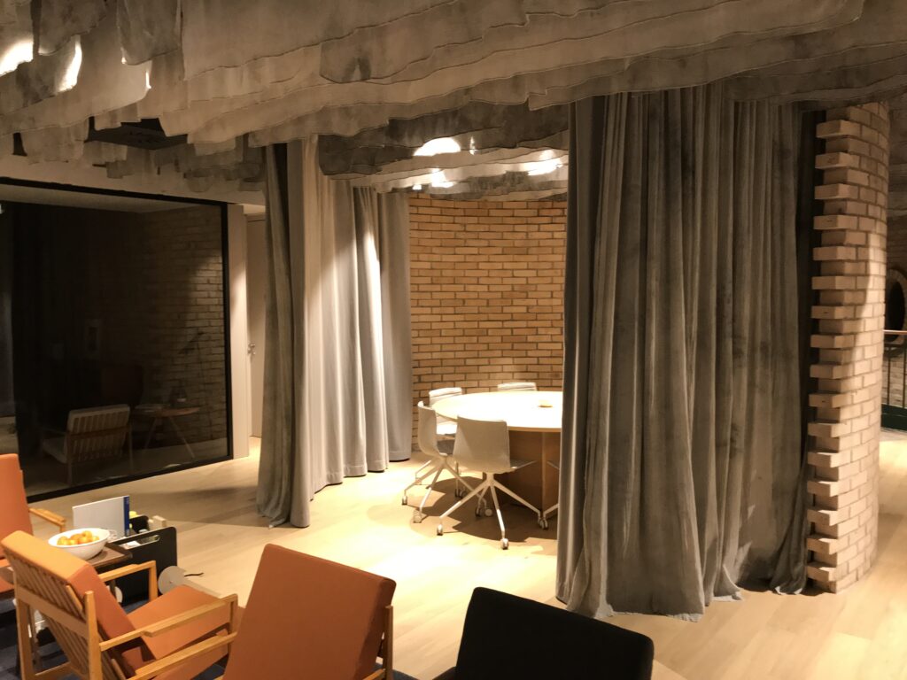 zavese za absorbcijo odmeva