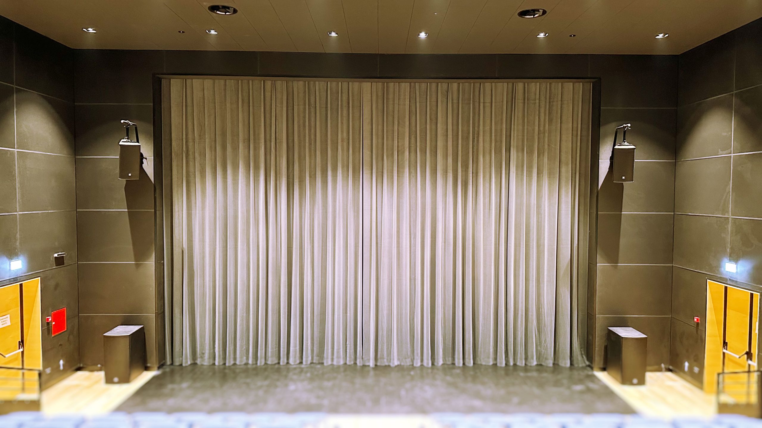 glavni zastor kazalisni plis